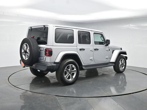 Silver Zynith Clearcoat 2022 Jeep Wrangler Unlimited Sahara