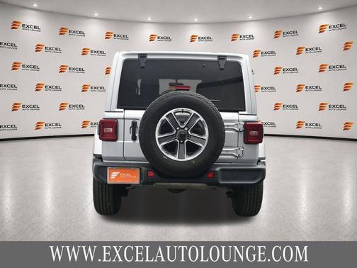 Silver Zynith Clearcoat 2022 Jeep Wrangler Unlimited Sahara