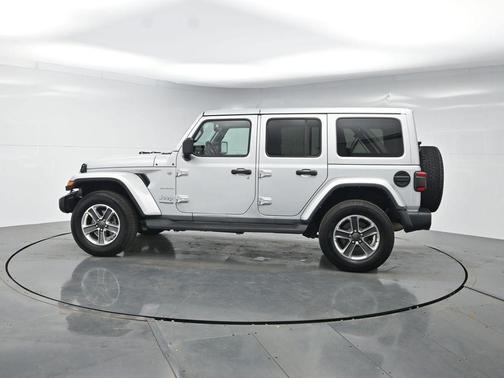 Silver Zynith Clearcoat 2022 Jeep Wrangler Unlimited Sahara