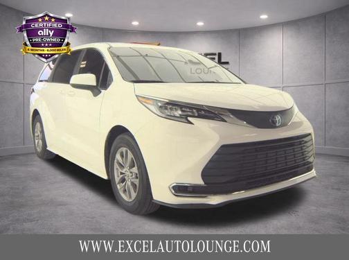 2022 Toyota Sienna LE