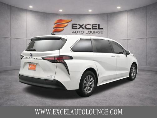 2022 Toyota Sienna LE