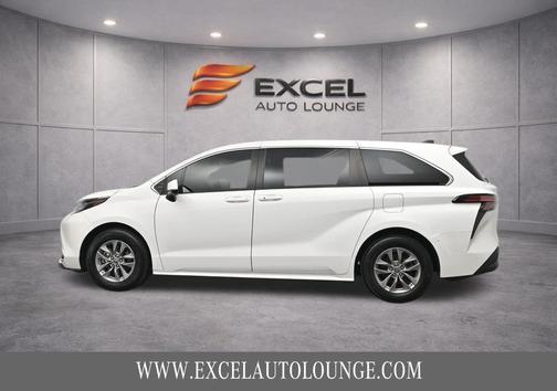 2022 Toyota Sienna LE