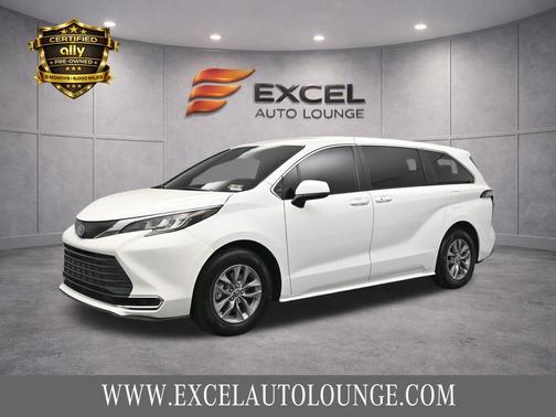 2022 Toyota Sienna LE