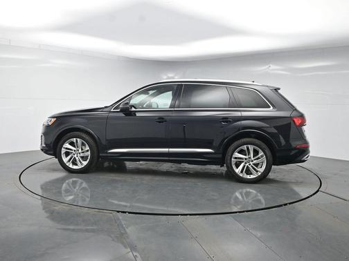 Orca Black Metallic 2021 Audi Q7 55 Premium Plus