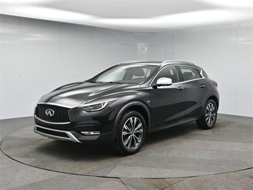 2017 INFINITI QX30 Premium