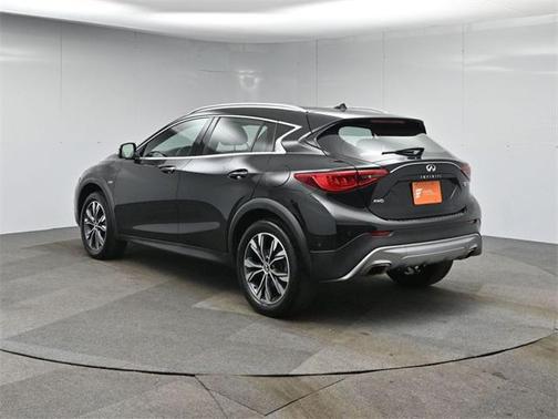 2017 INFINITI QX30 Premium