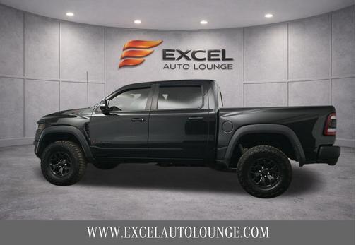 Diamond Black Crystal Pearlcoat 2022 RAM 1500 TRX