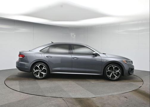 2021 Volkswagen Passat 2.0T R-Line