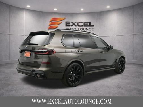 Manhattan Green Metallic 2024 BMW X7 xDrive40i