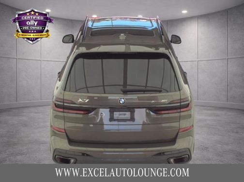 Manhattan Green Metallic 2024 BMW X7 xDrive40i