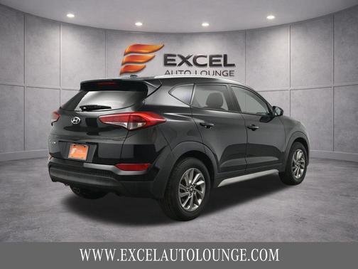 Black Noir Pearl 2017 Hyundai TUCSON SE