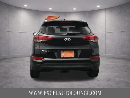 Black Noir Pearl 2017 Hyundai TUCSON SE