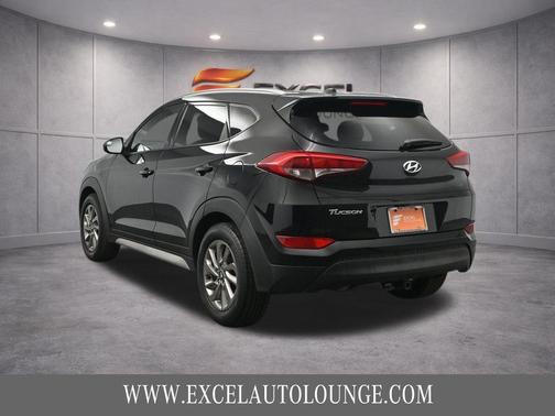 Black Noir Pearl 2017 Hyundai TUCSON SE