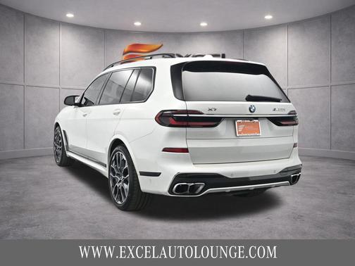 Mineral White Metallic 2024 BMW X7 M60i