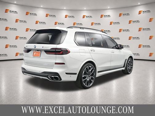 Mineral White Metallic 2024 BMW X7 M60i
