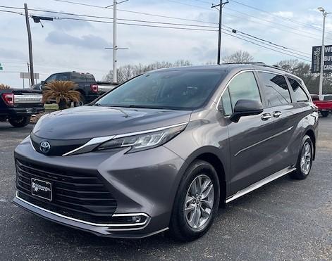 2022 Toyota Sienna XLE 8 Passenger