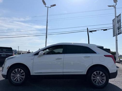 White 2017 Cadillac XT5 Luxury