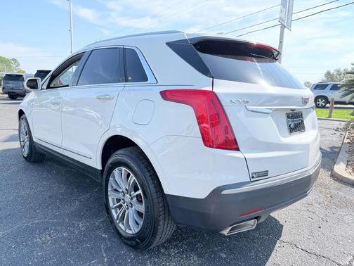 White 2017 Cadillac XT5 Luxury