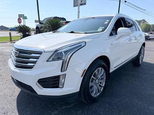 White 2017 Cadillac XT5 Luxury