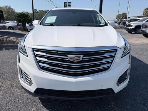 White 2017 Cadillac XT5 Luxury