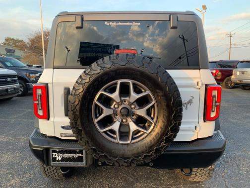 2023 Ford Bronco Base 2-Door w/Advanced