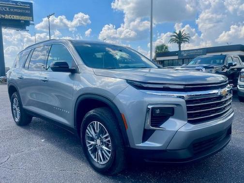 2025 Chevrolet Traverse LT