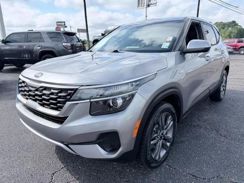 Gray 2021 Kia Seltos LX IVT AWD