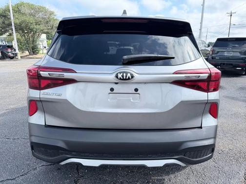 Gray 2021 Kia Seltos LX IVT AWD