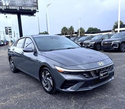 2025 Hyundai ELANTRA SEL
