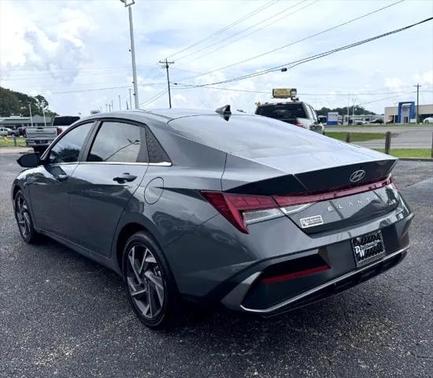 2025 Hyundai ELANTRA SEL