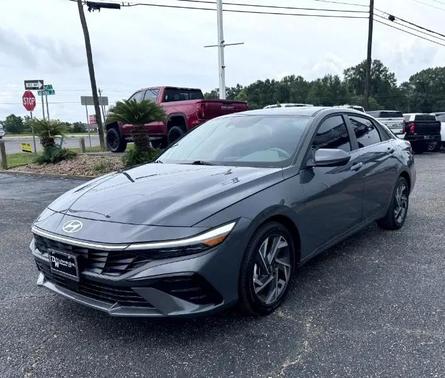 2025 Hyundai ELANTRA SEL