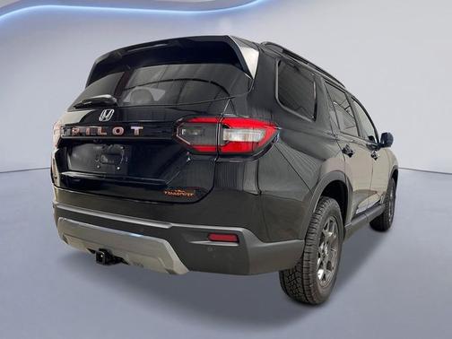 Crystal Black Pearl 2026 Honda Pilot TrailSport