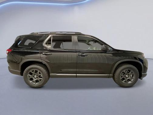 Crystal Black Pearl 2026 Honda Pilot TrailSport