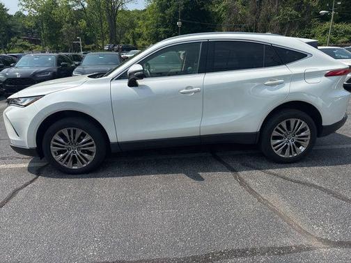 2022 Toyota Venza XLE