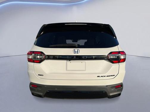 Platinum White Pearl 2026 Honda Pilot Black Edition