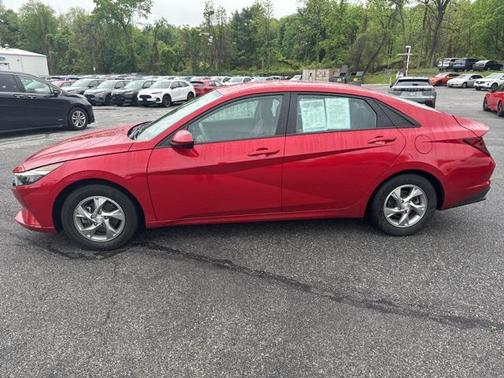 2022 Hyundai ELANTRA SE