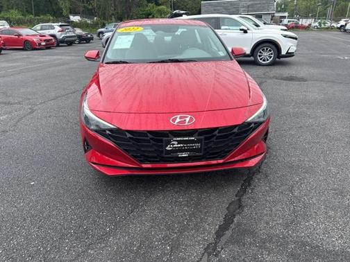 2022 Hyundai ELANTRA SE