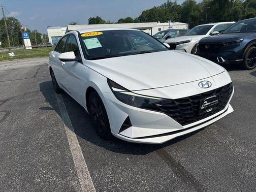 2023 Hyundai ELANTRA SEL