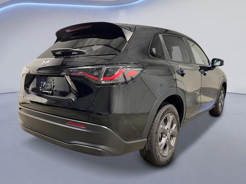 Crystal Black Pearl 2027 Honda HR-V LX