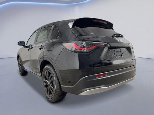 Crystal Black Pearl 2027 Honda HR-V Sport