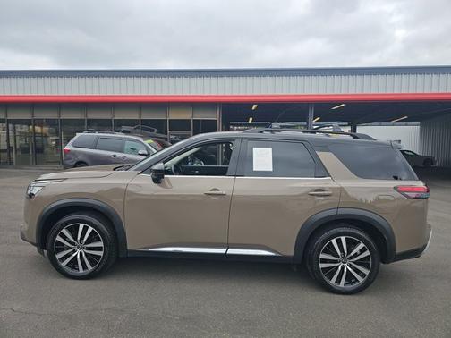 2023 Nissan Pathfinder Platinum