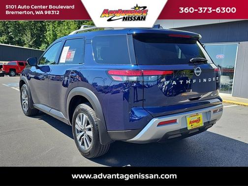 2025 Nissan Pathfinder SL