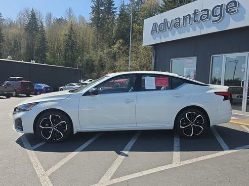 White 2023 Nissan Altima 2.5 SR