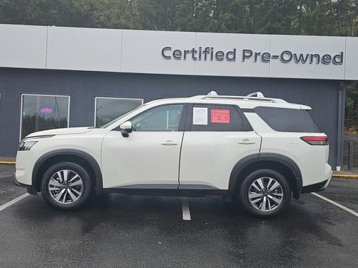 2023 Nissan Pathfinder SL