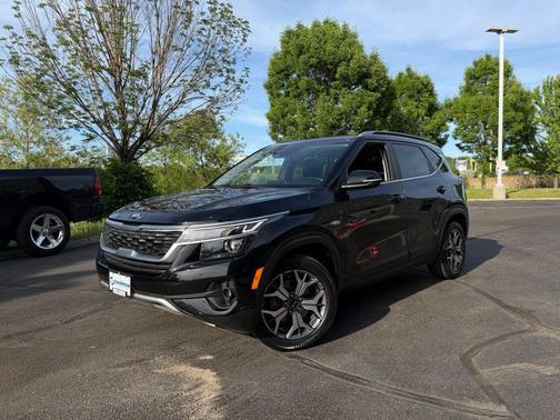 Cherry Black 2021 Kia Seltos EX