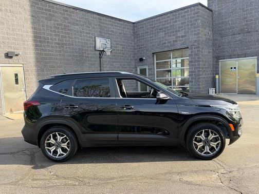 Cherry Black 2021 Kia Seltos EX