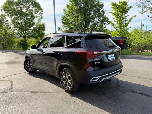 Cherry Black 2021 Kia Seltos EX