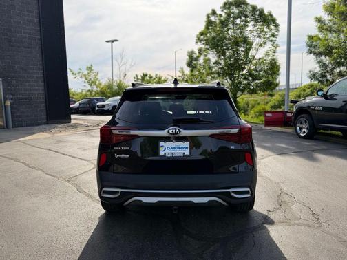 Cherry Black 2021 Kia Seltos EX