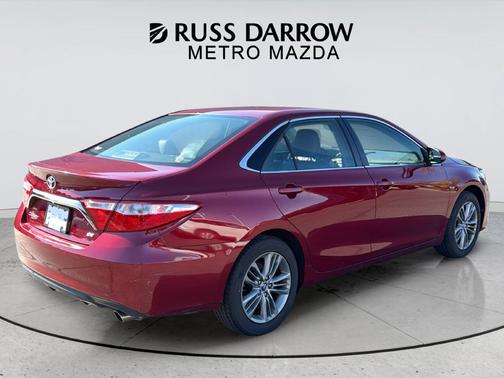 Pearl 2015 Toyota Camry SE
