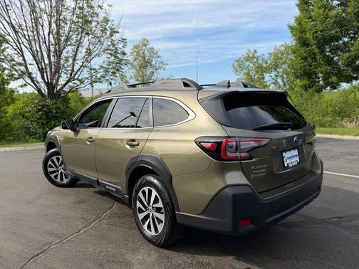 Autumn Green Metallic 2025 Subaru Outback Premium